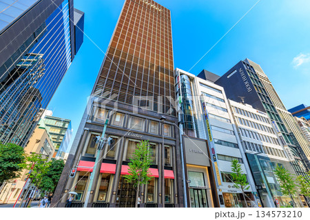 東京 中央区 銀座の都市風景 銀座二丁目交差点付近 東京 中央区 銀座の都市風景 銀座二丁目交差点付近 134573210