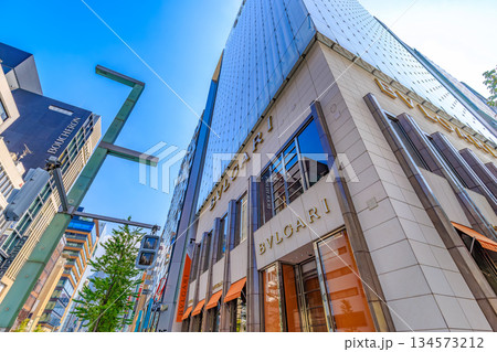 東京 中央区 銀座の都市風景 銀座二丁目交差点付近 東京 中央区 銀座の都市風景 銀座二丁目交差点付近 134573212