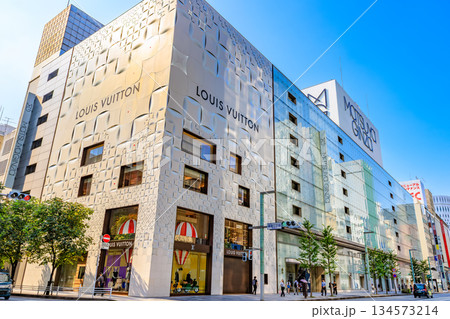 東京 中央区 銀座の都市風景 銀座二丁目交差点付近 東京 中央区 銀座の都市風景 銀座二丁目交差点付近 134573214