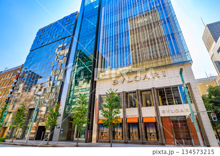 東京 中央区 銀座の都市風景 銀座二丁目交差点付近 東京 中央区 銀座の都市風景 銀座二丁目交差点付近 134573215