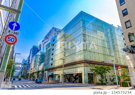 東京 中央区 銀座の都市風景 銀座三丁目交差点付近 東京 中央区 銀座の都市風景 銀座三丁目交差点付近 134573234