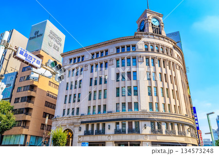 東京 中央区 銀座の都市風景 銀座四丁目交差点付近 東京 中央区 銀座の都市風景 銀座四丁目交差点付近 134573248