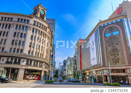 東京 中央区 銀座の都市風景 銀座四丁目交差点付近 東京 中央区 銀座の都市風景 銀座四丁目交差点付近 134573250