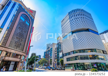 東京　中央区　銀座の都市風景　銀座四丁目交差点付近 134573252