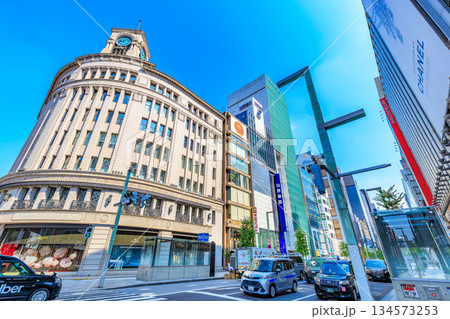 東京　中央区　銀座の都市風景　銀座四丁目交差点付近 134573253