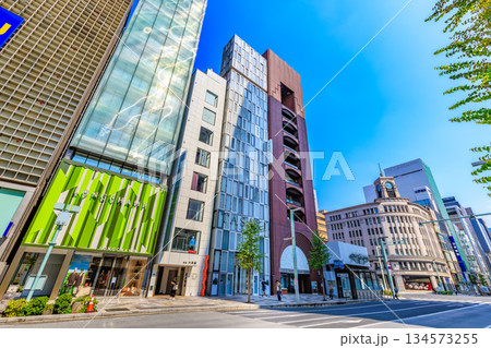 東京　中央区　銀座の都市風景　銀座四丁目交差点付近 134573255