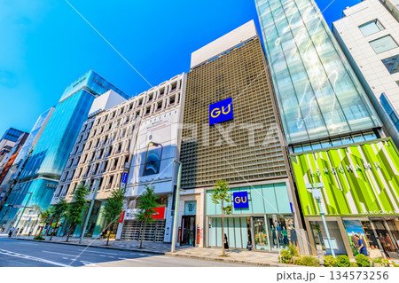 東京　中央区　銀座の都市風景　銀座四丁目交差点付近 134573256