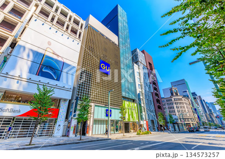 東京 中央区 銀座の都市風景 銀座四丁目交差点付近 東京 中央区 銀座の都市風景 銀座四丁目交差点付近 134573257