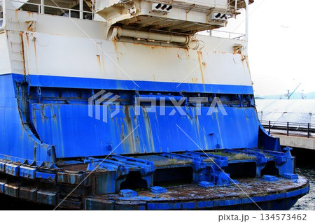 海峡を渡り青函を繋いだ歴史を今に伝える… 青函連絡船『摩周丸』車両甲板ハッチ 134573462