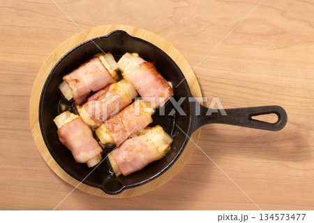 もちチーズベーコン焼き もちチーズベーコン焼き 134573477