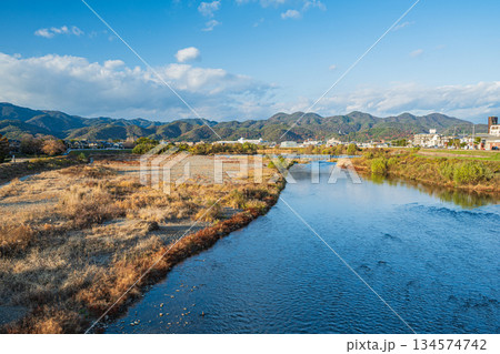 冬の桂川風景　京都市 134574742