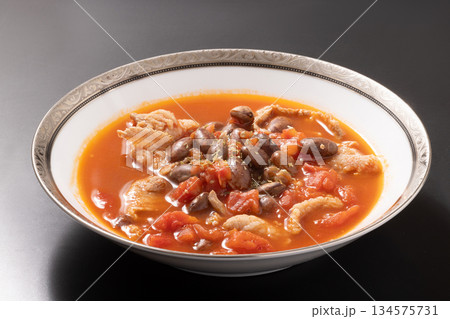 うずら豆と豚肉のトマト煮込み うずら豆と豚肉のトマト煮込み 134575731
