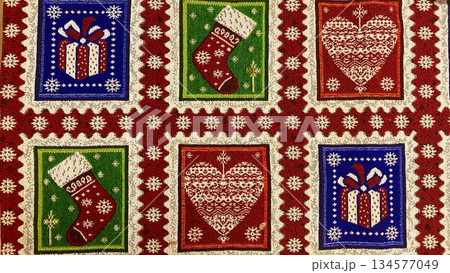 赤いチェック柄マット 134577049