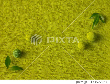 南天の葉とちりめん玉 134577064