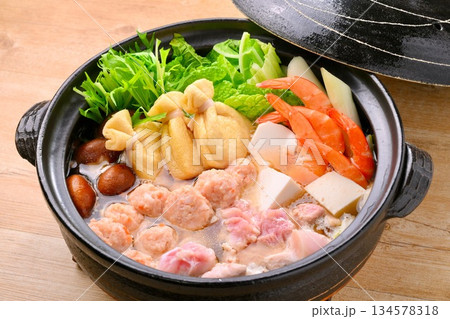 要注意！）半煮え、加熱途中です。食材の色を出すため、調理途中イメージです。寄せ鍋、ちゃんこ鍋。 134578318