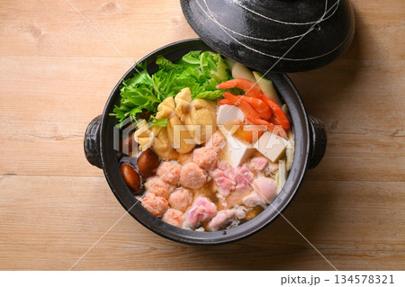 要注意！）半煮え、加熱途中です。食材の色を出すため、調理途中イメージです。寄せ鍋、ちゃんこ鍋。 134578321