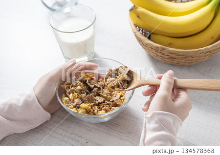 シリアルの朝食イメージ 134578368