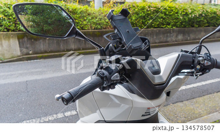 バイクのスマフォホルダー　ナビ 134578507