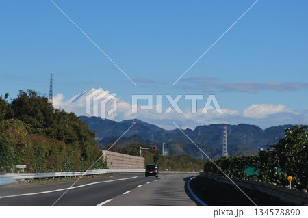 東名高速道路からの「富士山」 134578890