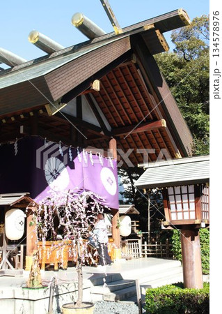 東京都千代田区にある「東京大神宮の拝殿」 134578976