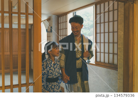 family trip　撮影協力：伊東小涌園 134579336
