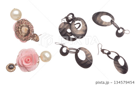 Fashion pearl Earrings with beautiful work detail is value. Luxury deep sea pearl diamond earring is fashion trend and fly in air. White background isolated Fashion pearl Earrings with beautiful work detail is value. Luxury deep sea pearl diamond earring is fashion trend and fly in air. White background isolated 134579454
