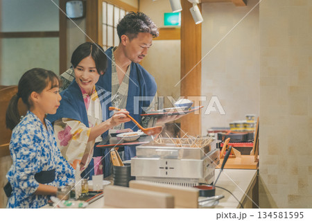 family trip　撮影協力：伊東小涌園 134581595