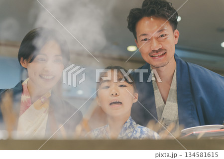 family trip 撮影協力:伊東小涌園 family trip 撮影協力:伊東小涌園 134581615