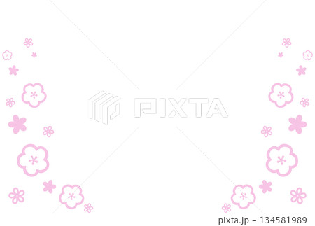 薄いピンク色の花に囲まれたフレーム 134581989