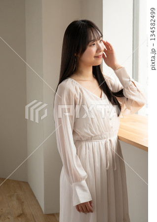 若い女性のポートレート 若い女性のポートレート 134582499