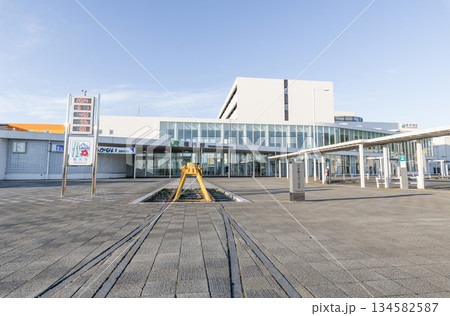 北海道稚内市　最北の鉄道駅　JR稚内駅と日本最北端のモニュメント 134582587