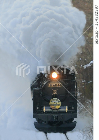 雪景色の磐越西線SL 134582597