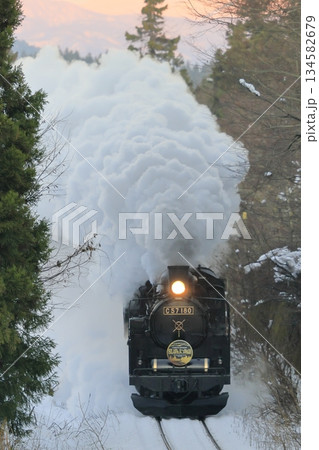 雪景色の磐越西線SL 134582679