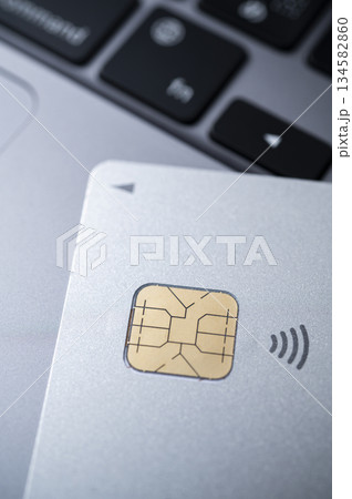 クレジットカードのICチップ クレジットカードのICチップ 134582860