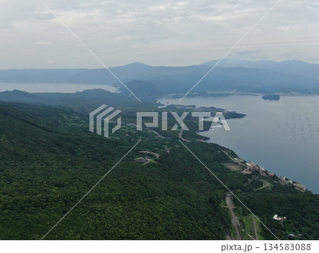 鹿児島市桜島の224号線沿いの海岸線の空撮 鹿児島市桜島の224号線沿いの海岸線の空撮 134583088