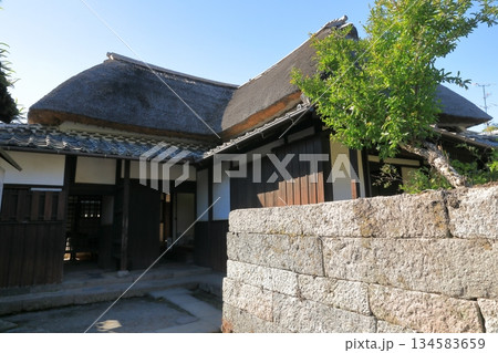 島原武家屋敷の篠塚邸の歴史を感じさせる佇まい 134583659