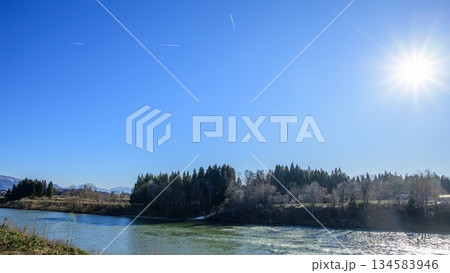 最上川三難所 三ヶ瀬と青空 山形県 最上川三難所 三ヶ瀬と青空 山形県 134583946