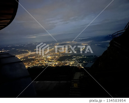 スイス・ピラトゥス山頂からの夜景 134583954