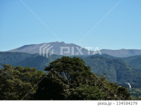柳ヶ平散策路展望台から眺める霧島山 柳ヶ平散策路展望台から眺める霧島山 134584279