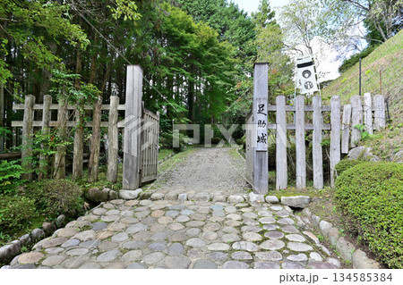 愛知県豊田市 中世山城を復元した城跡公園足助城「真弓山城」 愛知県豊田市 中世山城を復元した城跡公園足助城「真弓山城」 134585384