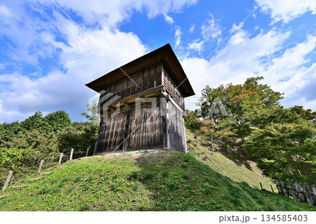 愛知県豊田市 中世山城を復元した城跡公園足助城「真弓山城」 愛知県豊田市 中世山城を復元した城跡公園足助城「真弓山城」 134585403
