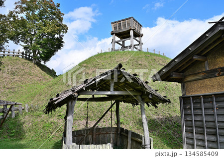 愛知県豊田市 中世山城を復元した城跡公園足助城「真弓山城」 愛知県豊田市 中世山城を復元した城跡公園足助城「真弓山城」 134585409