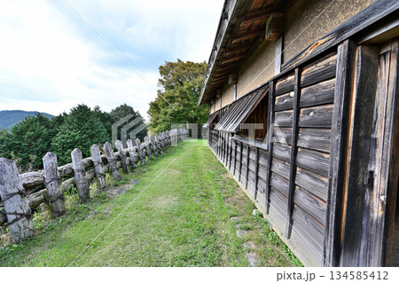 愛知県豊田市　中世山城を復元した城跡公園足助城「真弓山城」 134585412