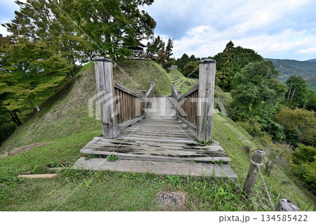 愛知県豊田市 中世山城を復元した城跡公園足助城「真弓山城」 愛知県豊田市 中世山城を復元した城跡公園足助城「真弓山城」 134585422