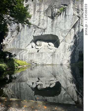 スイス・ルツェルンの瀕死のライオン 134586859