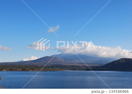 本栖湖の「富士山』 134586966