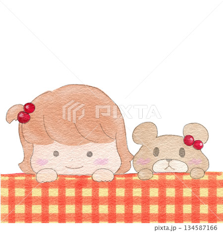 ひょっこりと顔をだす女の子とくま(柄あり) 134587166