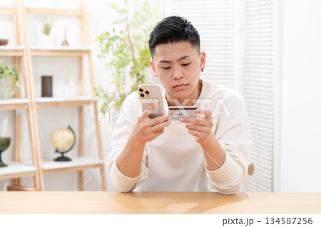 男子 10代 スマホ カード 男子 10代 スマホ カード 134587256