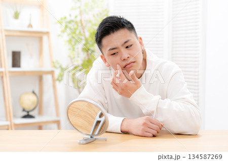 男子　10代　スキンケア 134587269