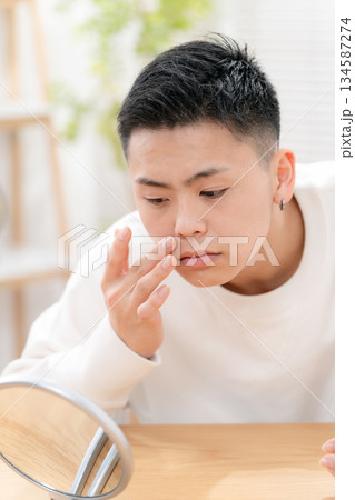 男子　10代　スキンケア 134587274